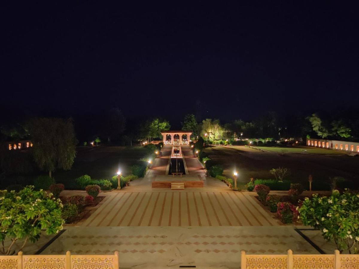 Umaid Palace - A Lakeside Heritage Palace Resort Near Jaipur Close To Bhangarh & Chand Baori Stepwell Abhaneri Dubbī Buitenkant foto