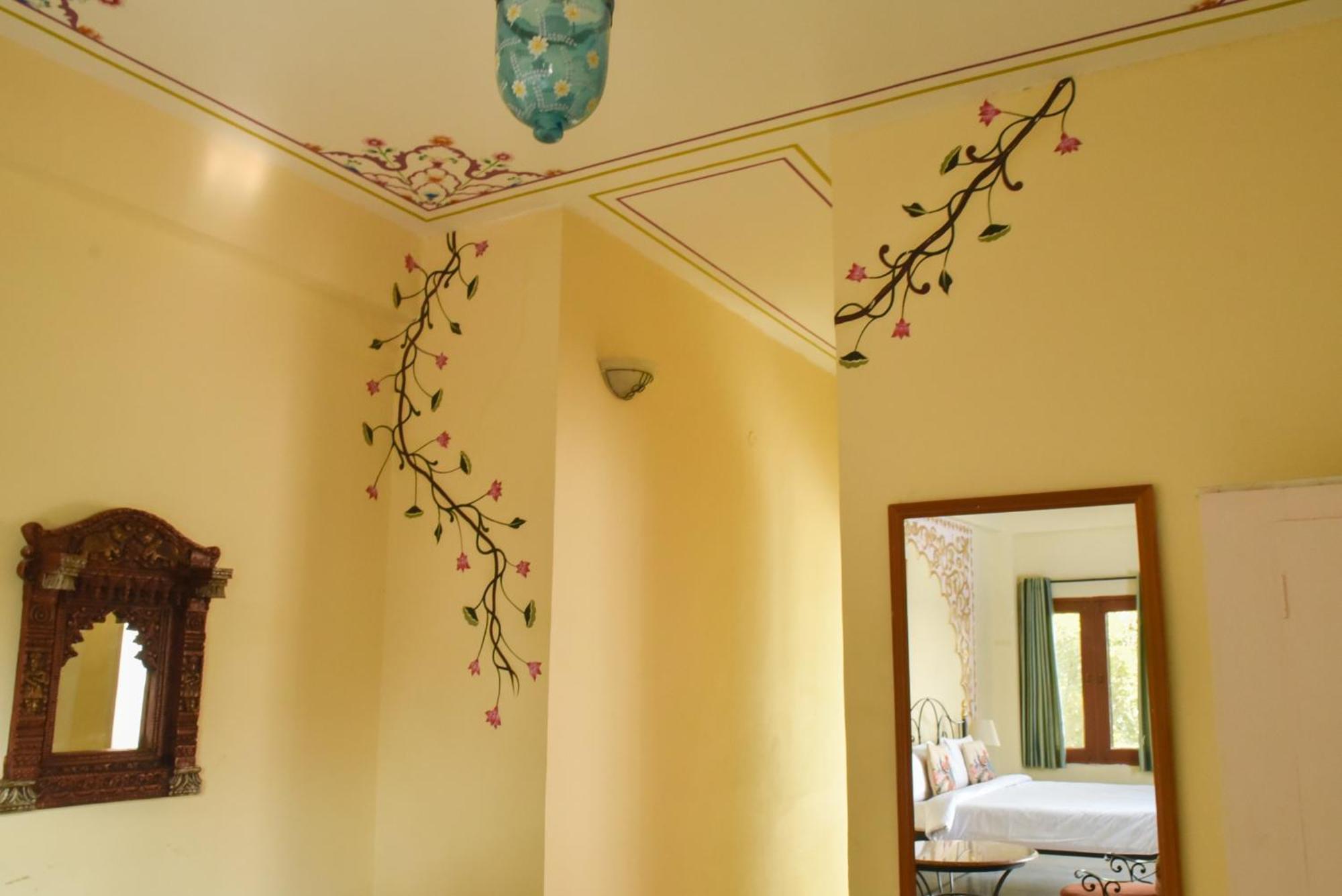 Umaid Palace - A Lakeside Heritage Palace Resort Near Jaipur Close To Bhangarh & Chand Baori Stepwell Abhaneri Dubbī Kamer foto